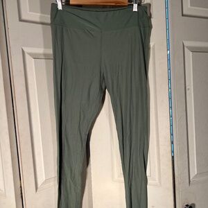 LulaRoe Green Leggings Size 2XL